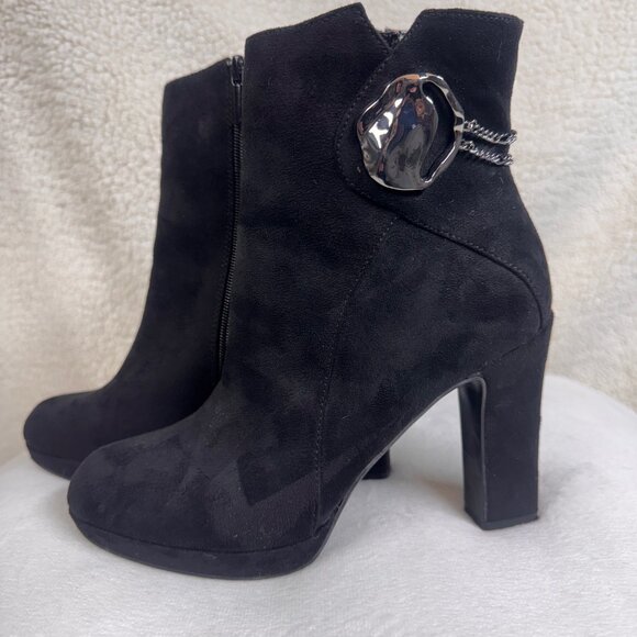 Chic Impo Onarie Black Suede Platform Ankle Boots with Silver Chain Detail, SZ 7 - Picture 3 of 8